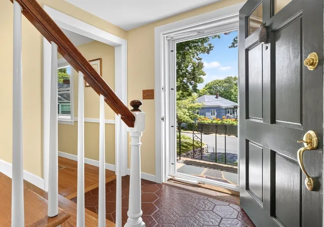 3rd image of 122 Altamont Ave, Melrose, MA 02176 | MLS# 73540834