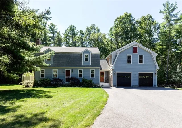 Photo 3 of Single family home for sale at 10 Brenrae Dr, Middleboro, MA 02346 | MLS# 73568396 | Listing updated on 2026-09-15