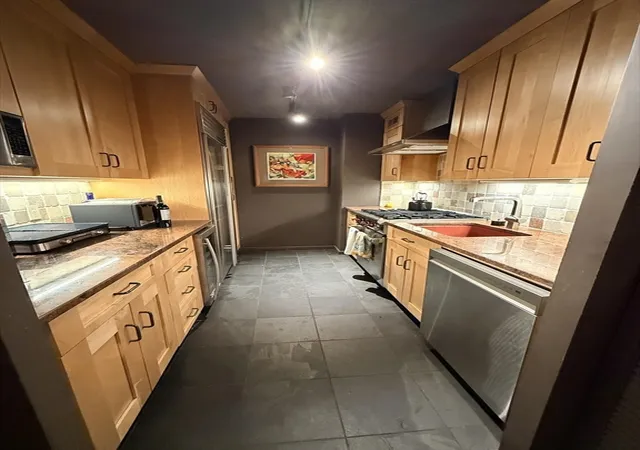Listing Photo 5 - Condo for sale in building located at 77 Pond Ave, Brookline, MA 02445 - Unit #509