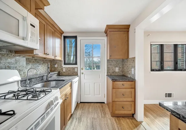 3rd image of 74 Duff St #74, Watertown, MA 02472 | MLS# 73498038