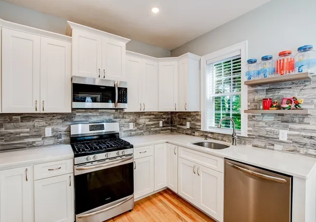 3rd image of 658 Massachusetts Ave, Lunenburg, MA 01462