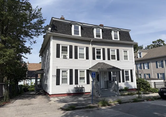 1st image of 34 Newbury, Worcester, MA 01609 | MLS# 73562540