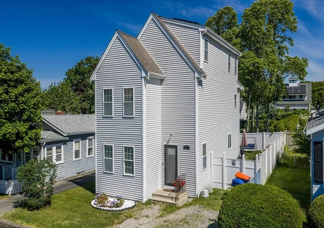 2nd image of 26 Briercliffe Rd, Fairhaven, MA 02719 | MLS# 73537032