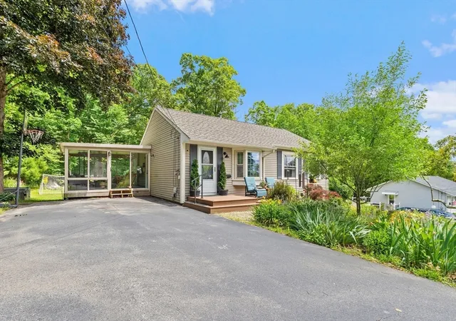 Homes for sale in Northbridge, MA | 100 Delmar Dr, Northbridge, MA 01588 | MLS# 73539481
