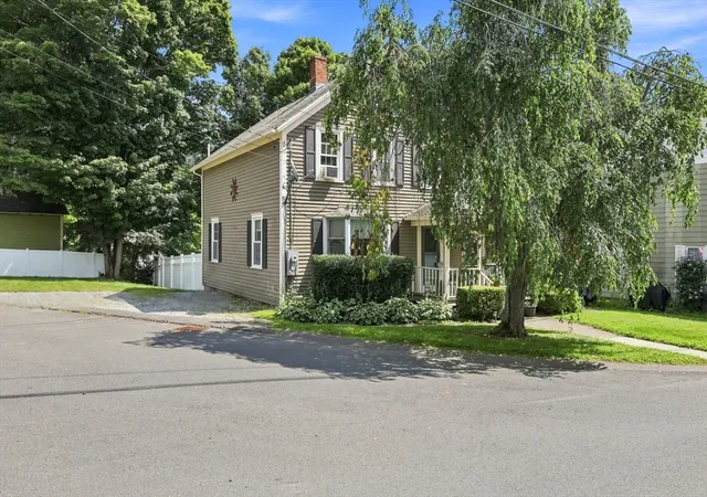 Photo 4 of Single family home for sale at 3 Pleasant St, Huntington, MA 01050 | MLS# 73570123 | Listing updated on 2026-10-03