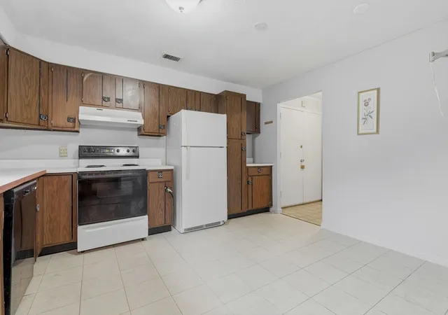 2nd image of 1002 Paradise Rd #1C, Swampscott, MA 01907 | MLS# 73558961
