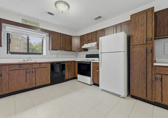 3rd image of 1002 Paradise Rd #1C, Swampscott, MA 01907 | MLS# 73558961