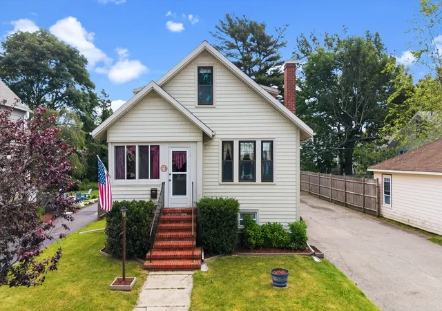 2nd image of 73 Chestnut St, Fairhaven, MA 02719 | MLS# 73539451
