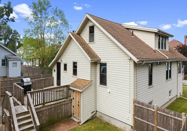 5th image of 73 Chestnut St, Fairhaven, MA 02719 | MLS# 73539451