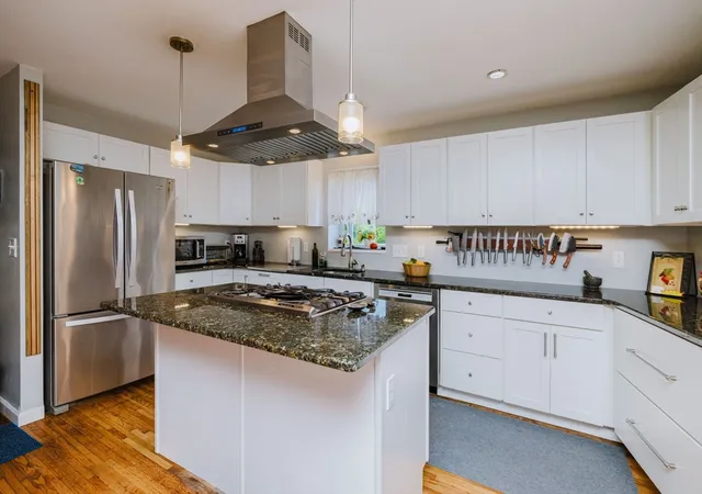 2nd image of 1019 Main Rd, Tiverton, RI 02878 | MLS# 73547978
