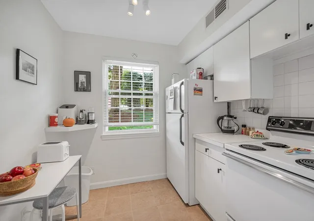 Homes for sale in Framingham, MA | 1207 Windsor Dr #1207, Framingham, MA 01701 | MLS# 73528851