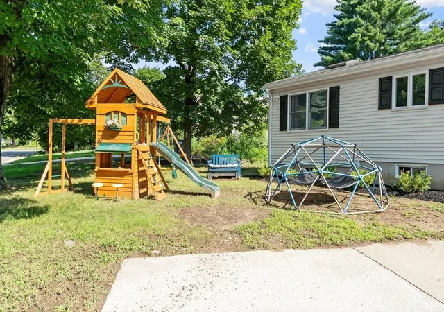42nd image of 2 Stratton Dr, Hudson, MA 01749 | MLS# 73557025