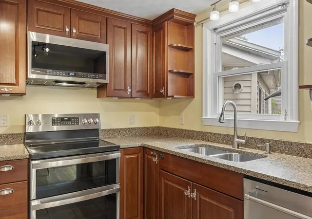 4th image of 2 Stratton Dr, Hudson, MA 01749 | MLS# 73557025