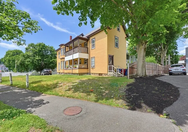 Photo 3 of Sale Pending at 9 Elm St, Melrose, MA 02176 | MLS# 73539478 | Listing updated on 2026-09-15