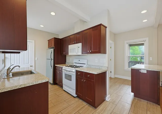 Listing Photo 4 - Condo for sale in building located at 9 Elm St, Melrose, MA 01720
