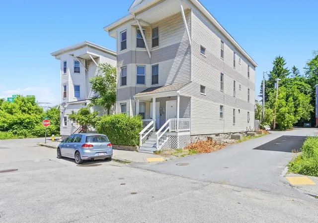Listing Photo 4 - Condo for sale in building located at 19-21 Henchman St, Worcester, MA 01605