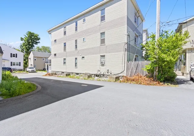 Listing Photo 5 - Condo for sale in building located at 19-21 Henchman St, Worcester, MA 01605