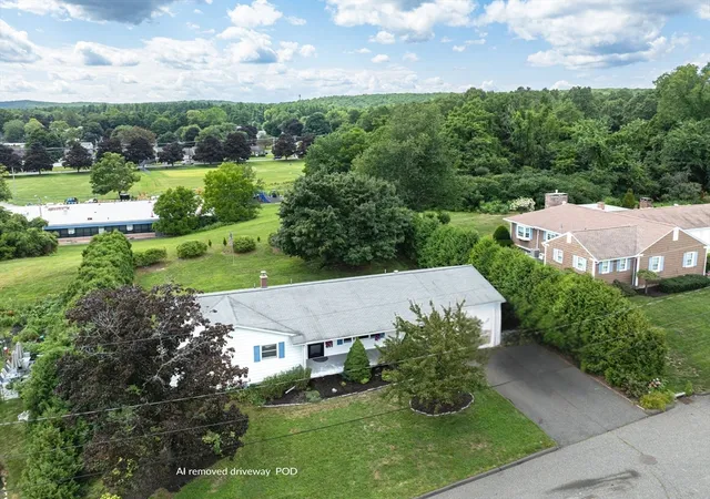 2nd image of 17 Breton Ln, Holyoke, MA 01040 | MLS# 73564086