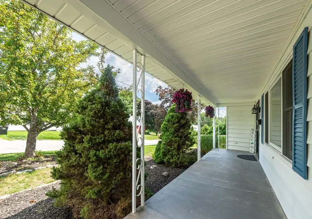 3rd image of 17 Breton Ln, Holyoke, MA 01040 | MLS# 73564086