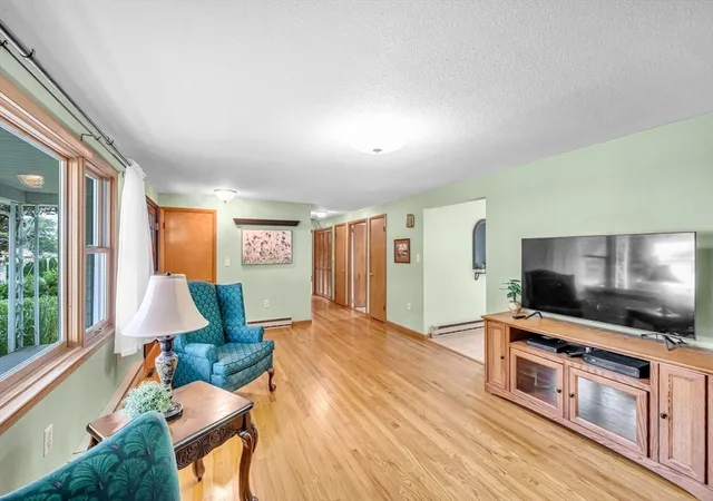 5th image of 17 Breton Ln, Holyoke, MA 01040 | MLS# 73564086