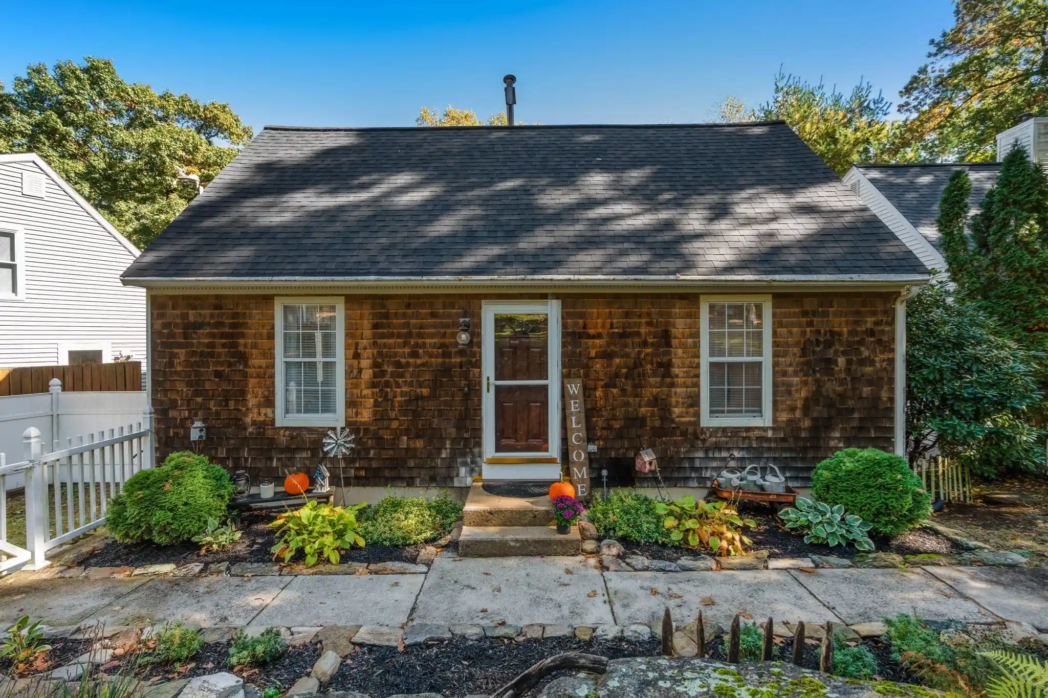 Photo 1 of Single family home for sale at 4 Williamsburg Dr, Uxbridge, MA 01569 | MLS# 73590388 | Listing updated on 2026-10-20
