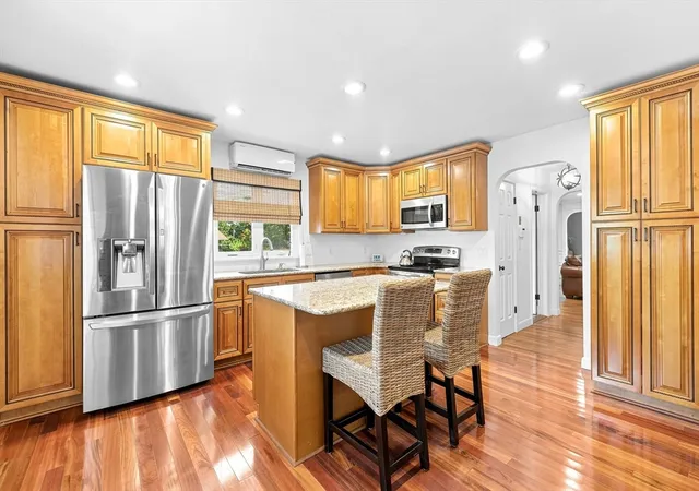 3rd image of 807 N Eastern Ave, Fall River, MA 02720 | MLS# 73564818