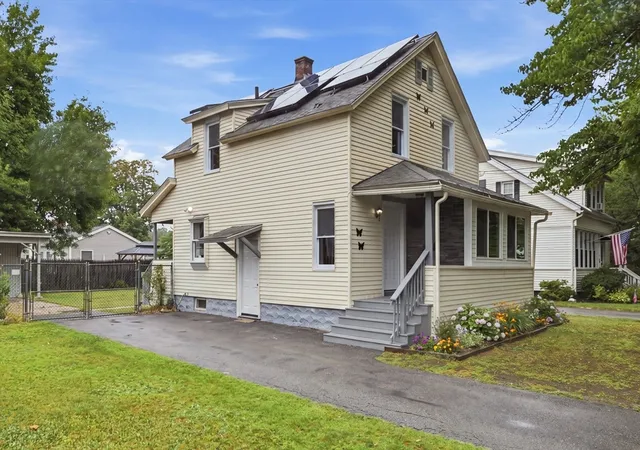 2nd image of 32 Sargon St, Springfield, MA 01104 | MLS# 73557130