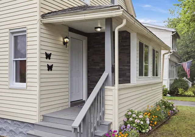 3rd image of 32 Sargon St, Springfield, MA 01104 | MLS# 73557130