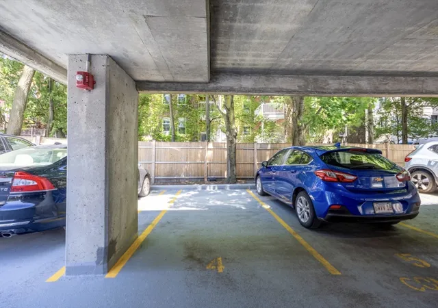 2nd image of 931 Massachusetts Ave, Cambridge, MA 02139