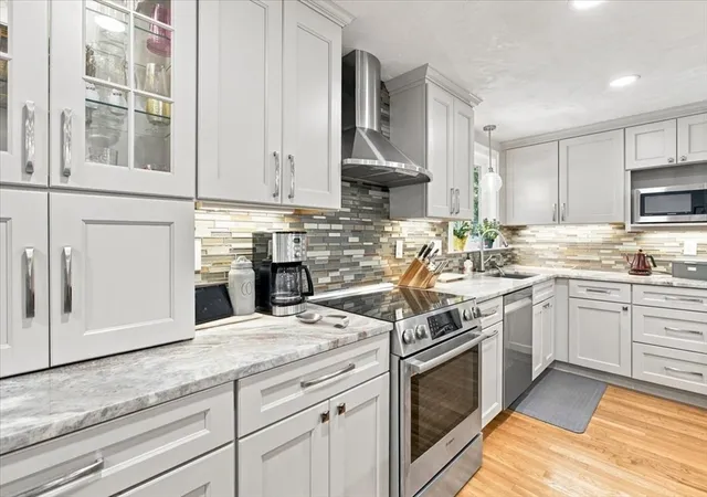 Photo 4 of Single family home for sale at 76 Westover Pkwy, Norwood, MA 02062 | MLS# 73566675 | Listing updated on 2026-09-13