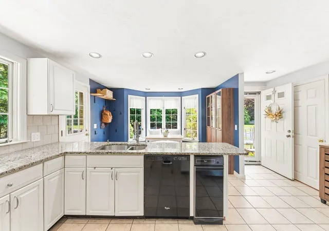 2nd image of 4 Maryalice Way #4, Mansfield, MA 02048 | MLS# 73546531