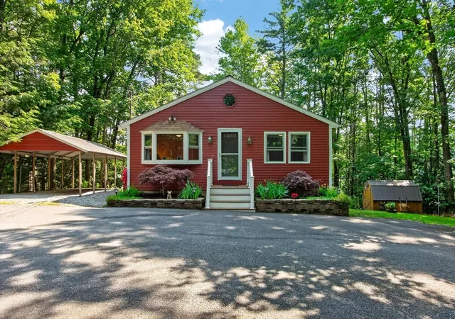 Homes for sale in Hubbardston, MA | 20 Iroquois Ave, Hubbardston, MA 01452 | MLS# 73545425