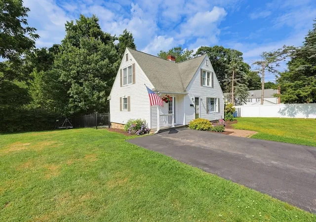 2nd image of 4 Loring St, Auburn, MA 01501 | MLS# 73558673