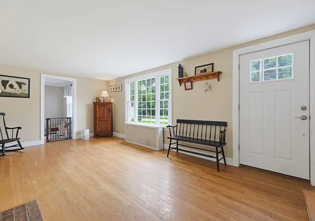 4th image of 4 Loring St, Auburn, MA 01501 | MLS# 73558673