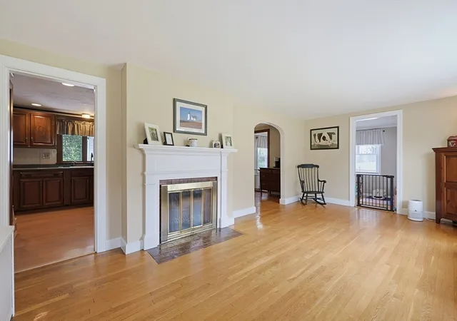 5th image of 4 Loring St, Auburn, MA 01501 | MLS# 73558673