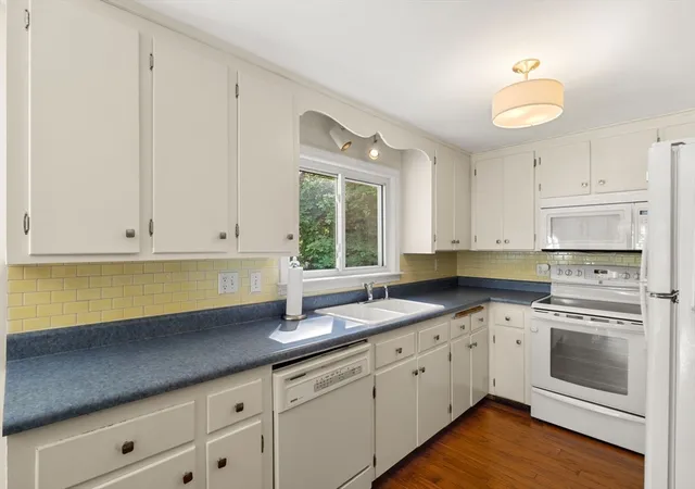 Homes for sale in Framingham, MA | 51 Hadley Rd, Framingham, MA 01701 | MLS# 73533498