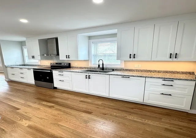 Listing Photo 4 - Condo for sale in building located at 34-36 Curry Cir, Swampscott, MA 01907