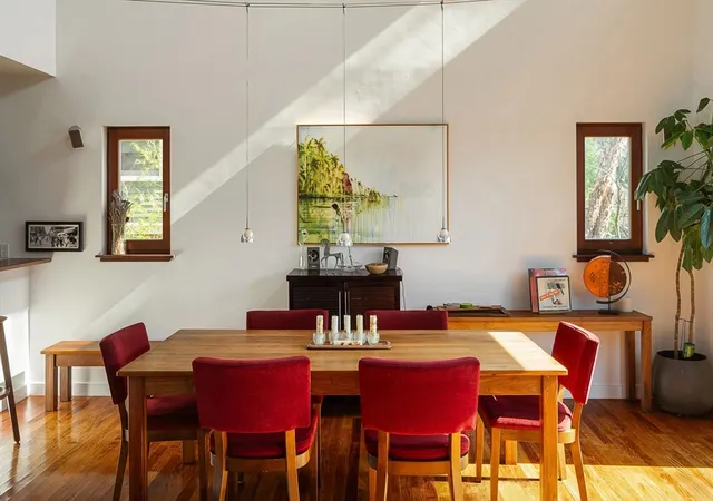 2nd image of 10 Newell St, Cambridge, MA 02140 | MLS# 73529830