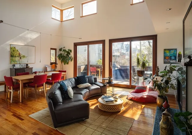 3rd image of 10 Newell St, Cambridge, MA 02140 | MLS# 73529830