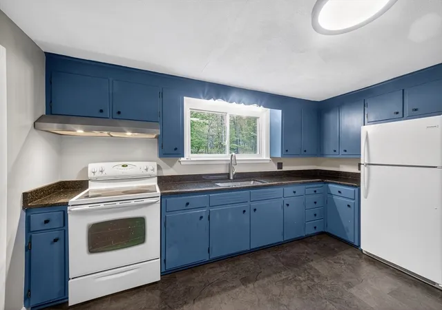 Photo 3 of Single family home for sale at 61 Jordan St, North Chelmsford, MA 01863 | MLS# 73519086 | Listing updated on 2026-09-18