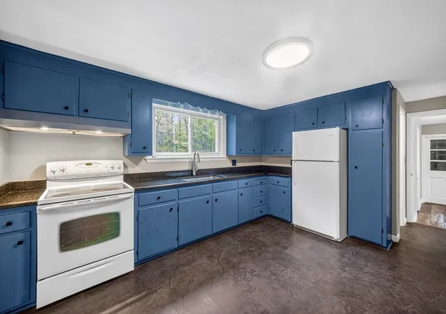 Photo 3 of Single family home for sale at 61 Jordan St, North Chelmsford, MA 01863 | MLS# 73519086 | Listing updated on 2026-09-18