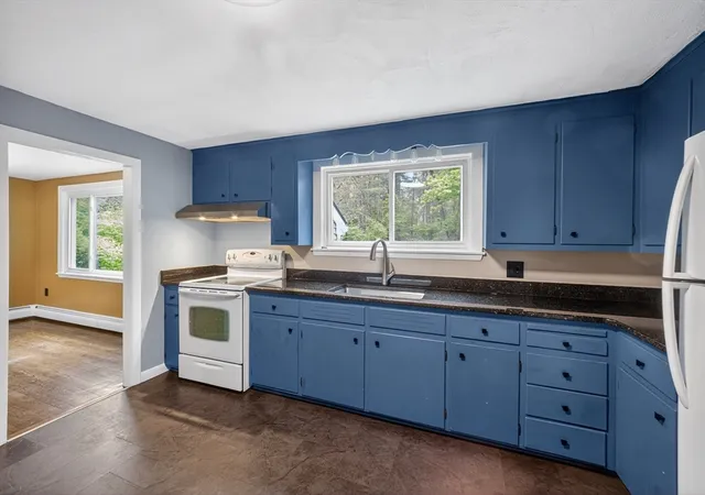 Photo 4 of Single family home for sale at 61 Jordan St, North Chelmsford, MA 01863 | MLS# 73519086 | Listing updated on 2026-09-18