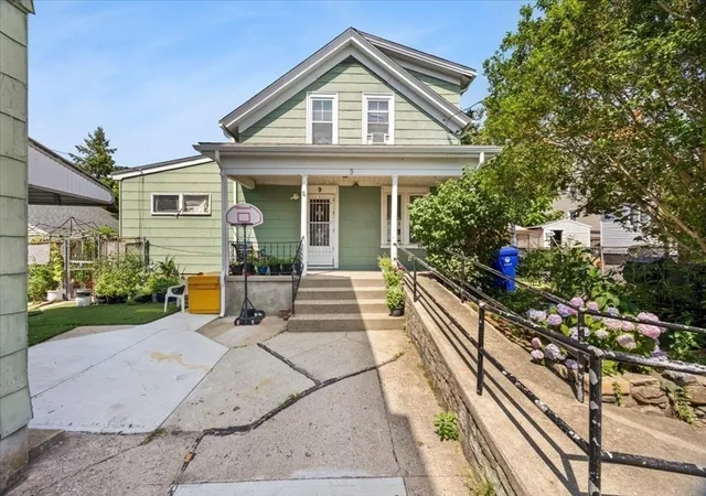 image of 11 Sisson St, Pawtucket, RI 02860 | MLS# 73558909