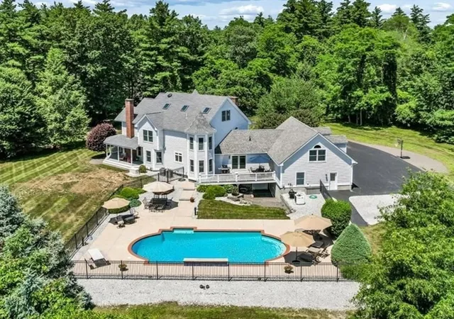 2nd image of 7 King James Dr, Londonderry, NH 03053 | MLS# 73548569