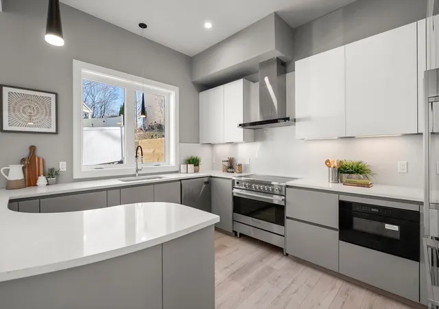 4th image of 30 Wilson Cir #30, Newton, MA 02461 | MLS# 73503711