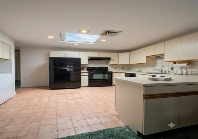 4th image of 5 Thomas St, Saugus, MA 01906