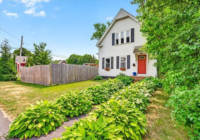 Photo 3 of Single family home for sale at 225 E Water St, Rockland, MA 02370 | MLS# 73550386 | Listing updated on 2026-08-22