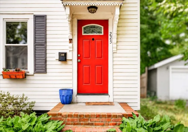 Photo 3 of Single family home for sale at 225 E Water St, Rockland, MA 02370 | MLS# 73550386 | Listing updated on 2026-08-22
