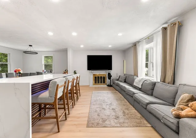 3rd image of 64 Spring View Dr, Lynn, MA 01904 | MLS# 73553965