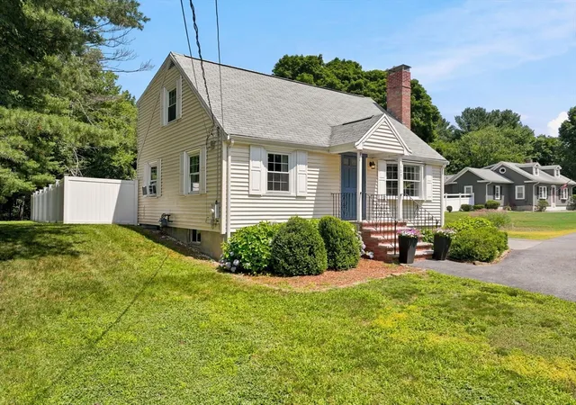 1st image of 127 Elm St, North Reading, MA 01864 | MLS# 73556588